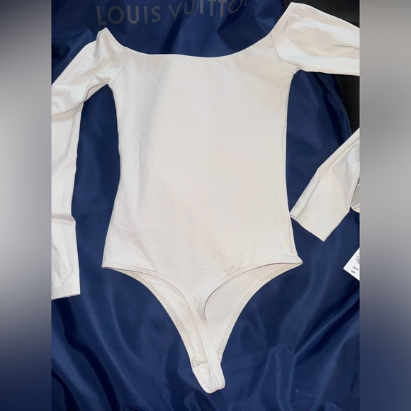 BABATON CONTOUR OFF-SHOULDER LONGSLEEVE BODYSUIT - off white - Picture 2 of 5
